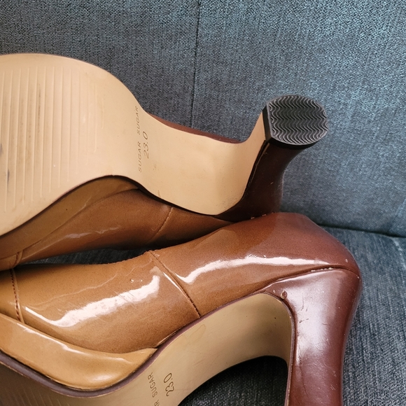 Heels - Picture 4 of 4